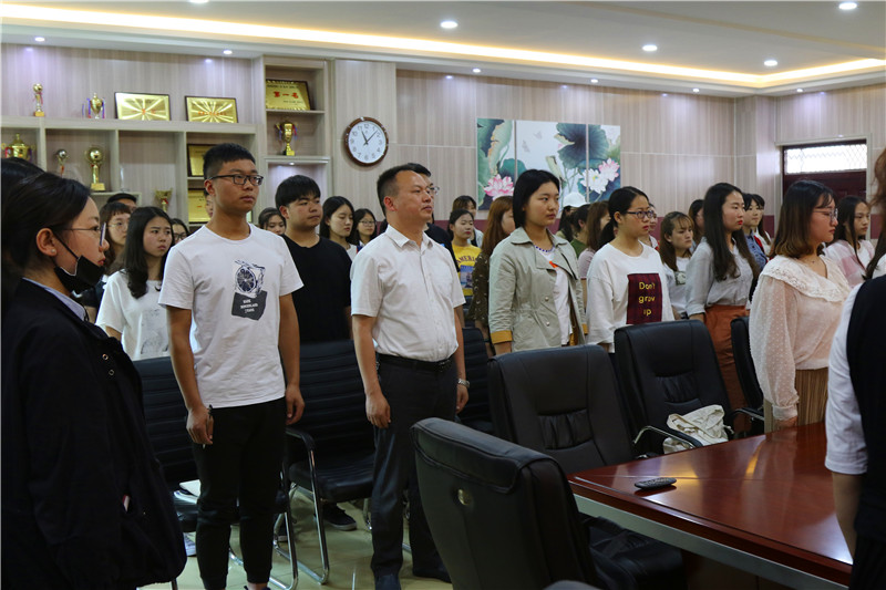 开云官网师生观看纪念马克思诞辰200周年大会