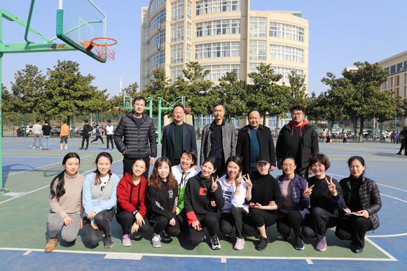 开云官网女教工积极参加校工会趣味运动会