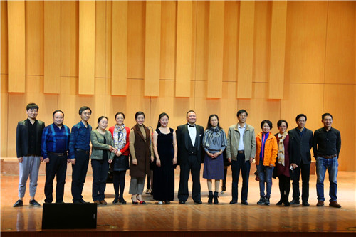 2016102508415355.jpg 美国德州三一大学李佳蔚教授来开云官网举办音乐会