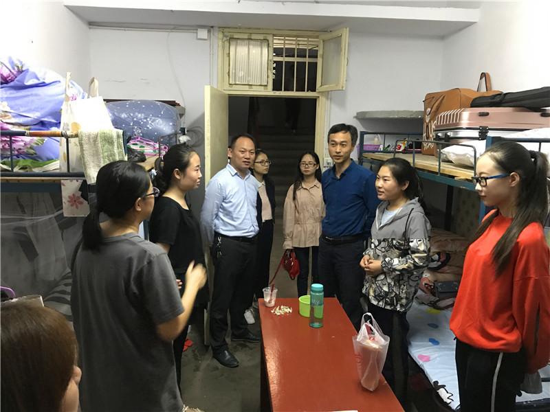 开云官网圆满完成2017级迎新工作